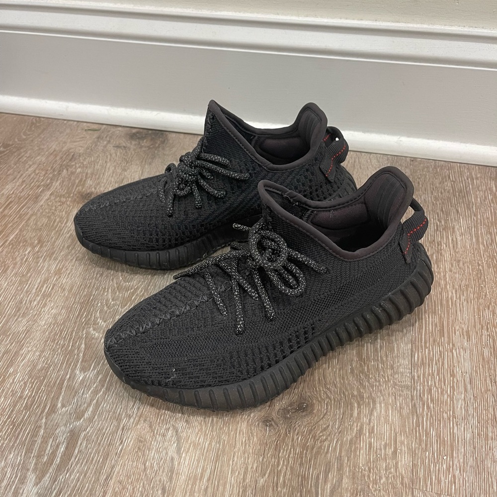 Yeezy boost 350 v2 black
